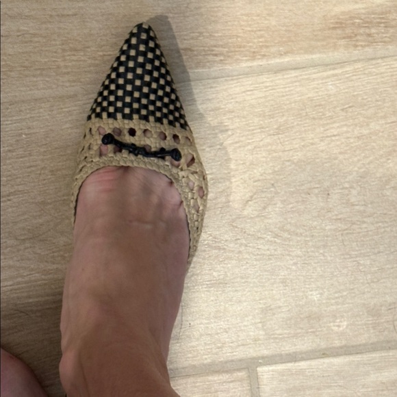 Enzo Angiolini Black and Tan Woven Mules SZ 8.5 - Picture 9 of 9